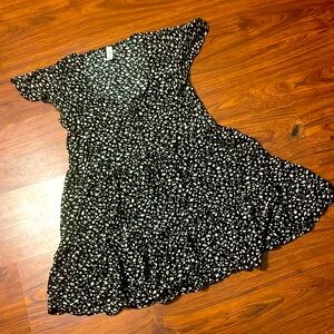 Mahina short flowing dress with small flowers and ruffles size M